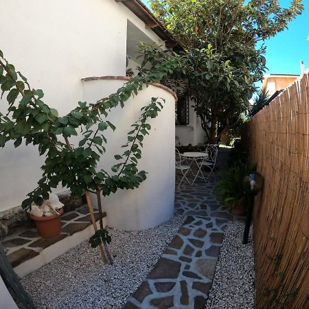Villa Sari Affitta Camere La Caletta Exteriör bild