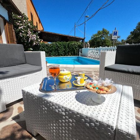Villa Sari Affitta Camere La Caletta Exteriör bild