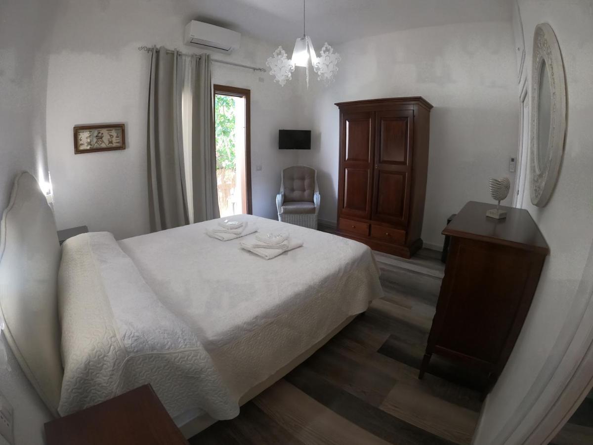 Villa Sari Affitta Camere La Caletta Exteriör bild