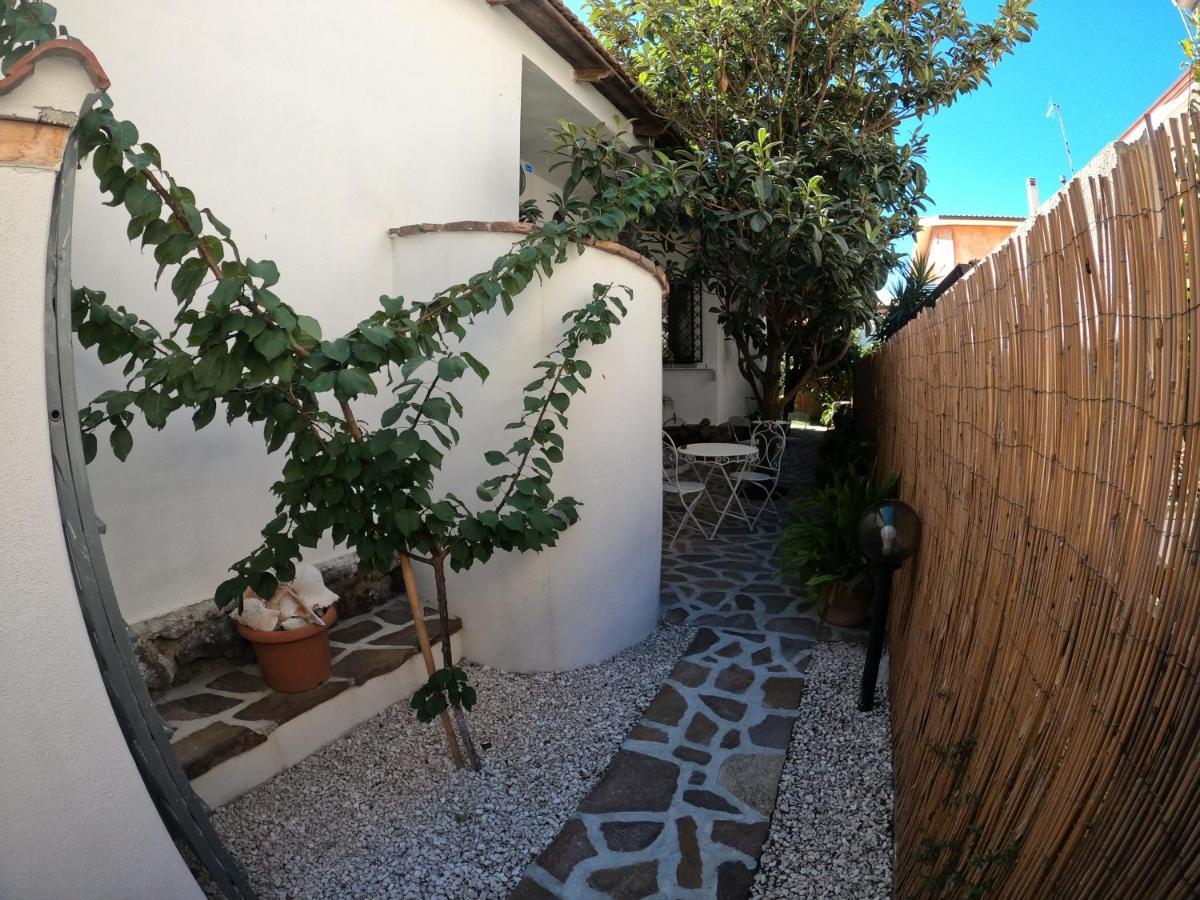 Villa Sari Affitta Camere La Caletta Exteriör bild